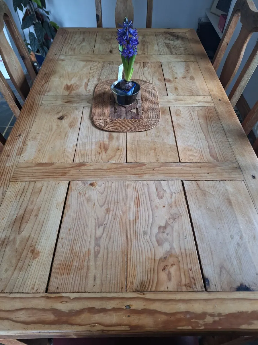 Kitchen Table and Chairs - Image 4