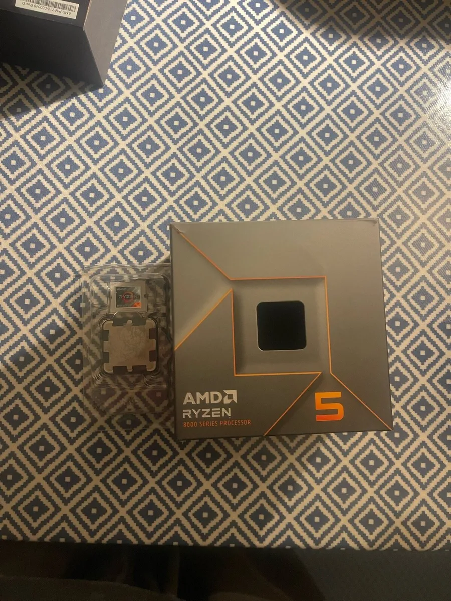And Ryzen 5 8400F processor - Image 2