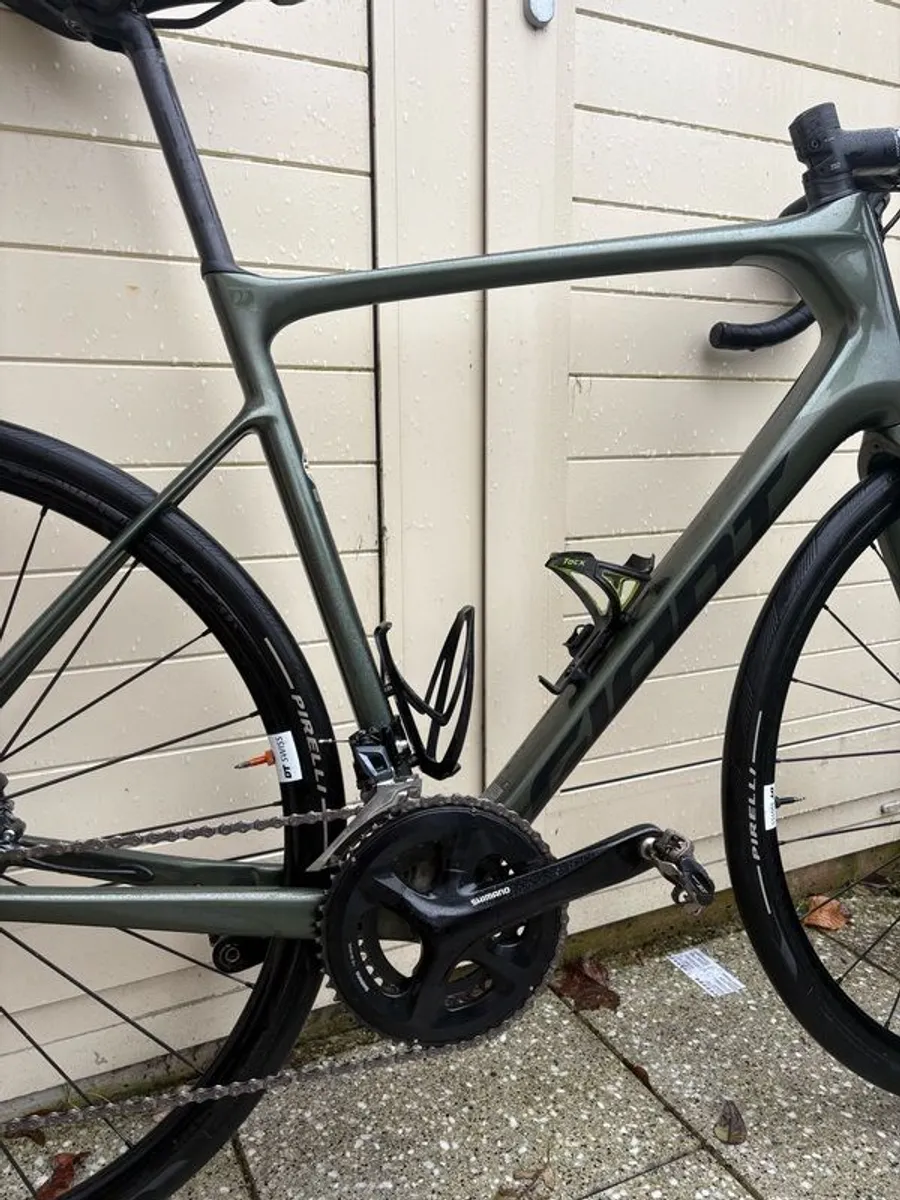 Giant Defy Advanced - Endurance Road bike - Image 3