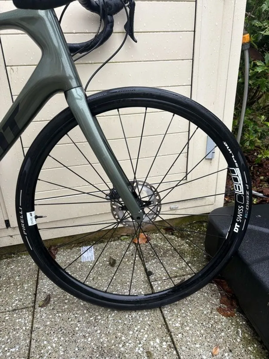 Giant Defy Advanced - Endurance Road bike - Image 4