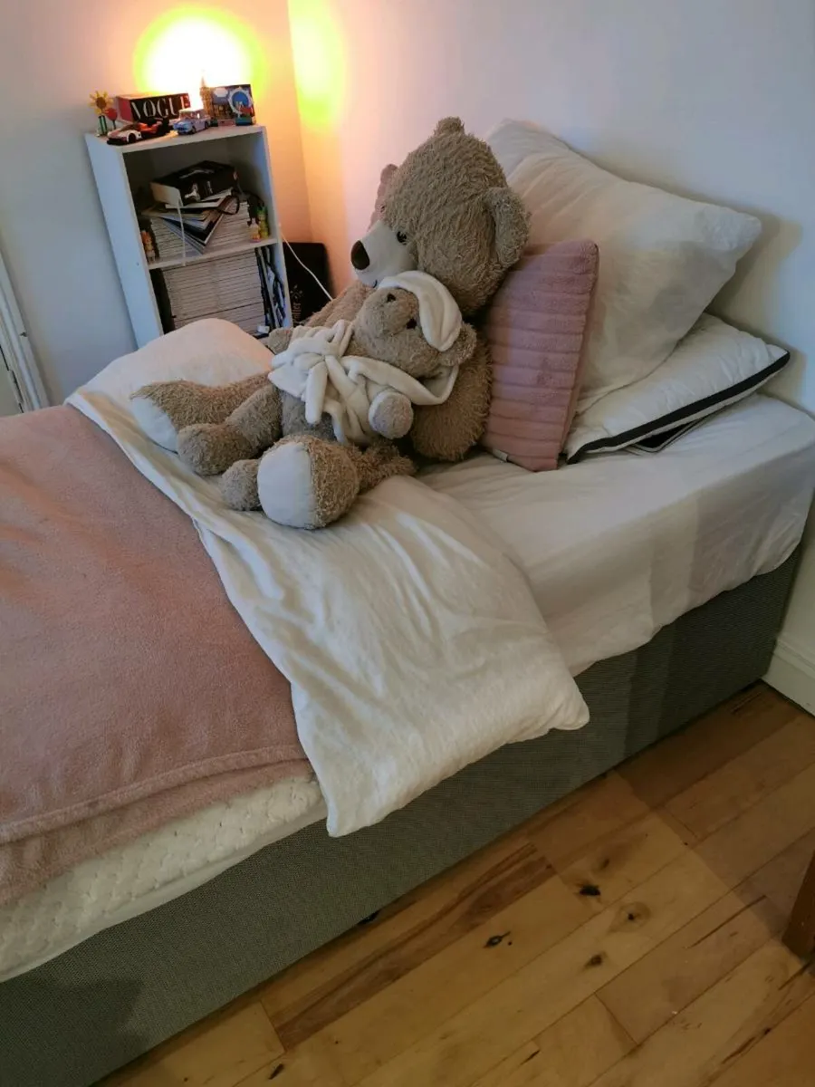 Single bed - Image 2