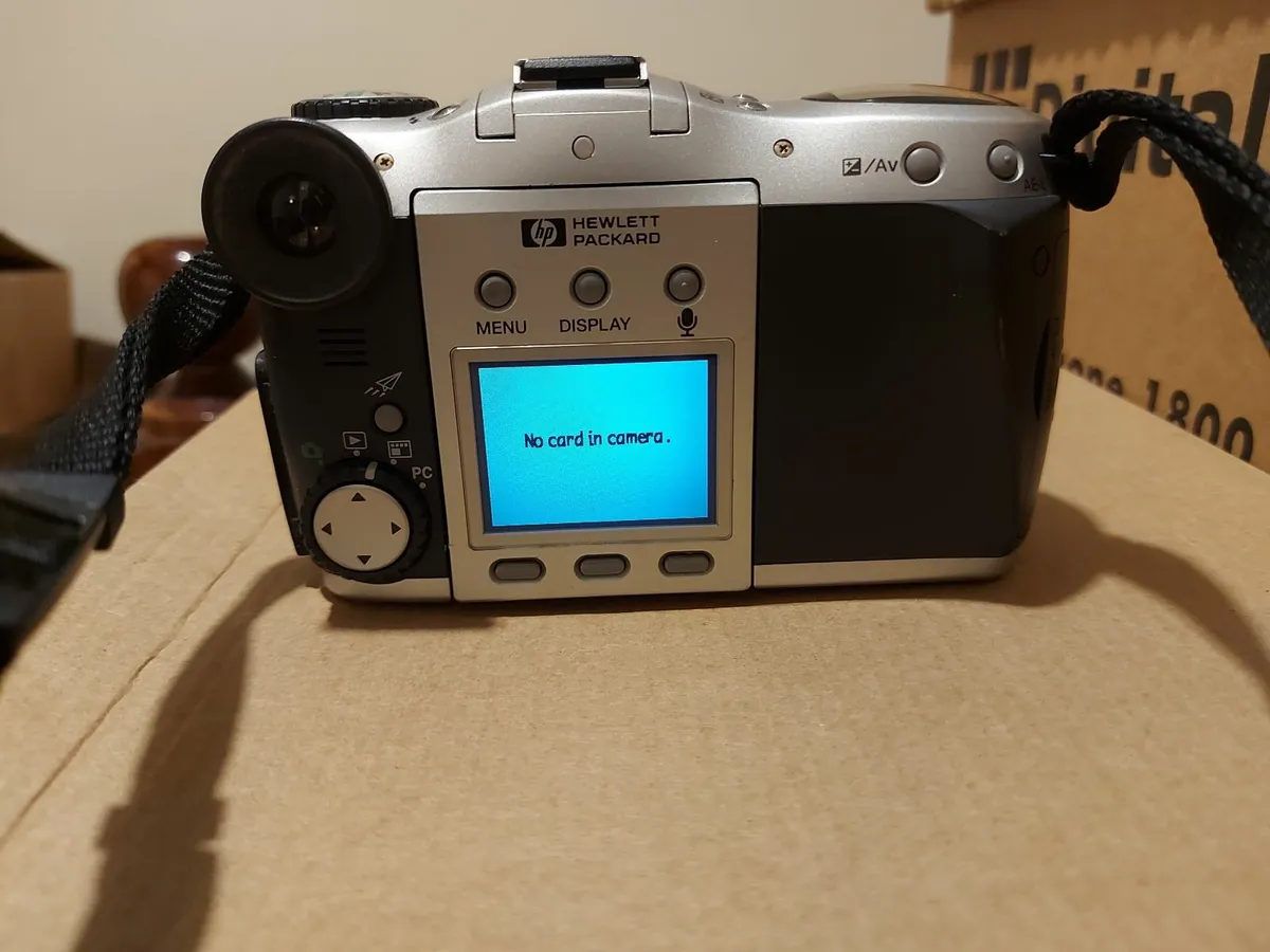 Hewlett-Packard HP Photo Smart Digital Camera 912 - Image 3