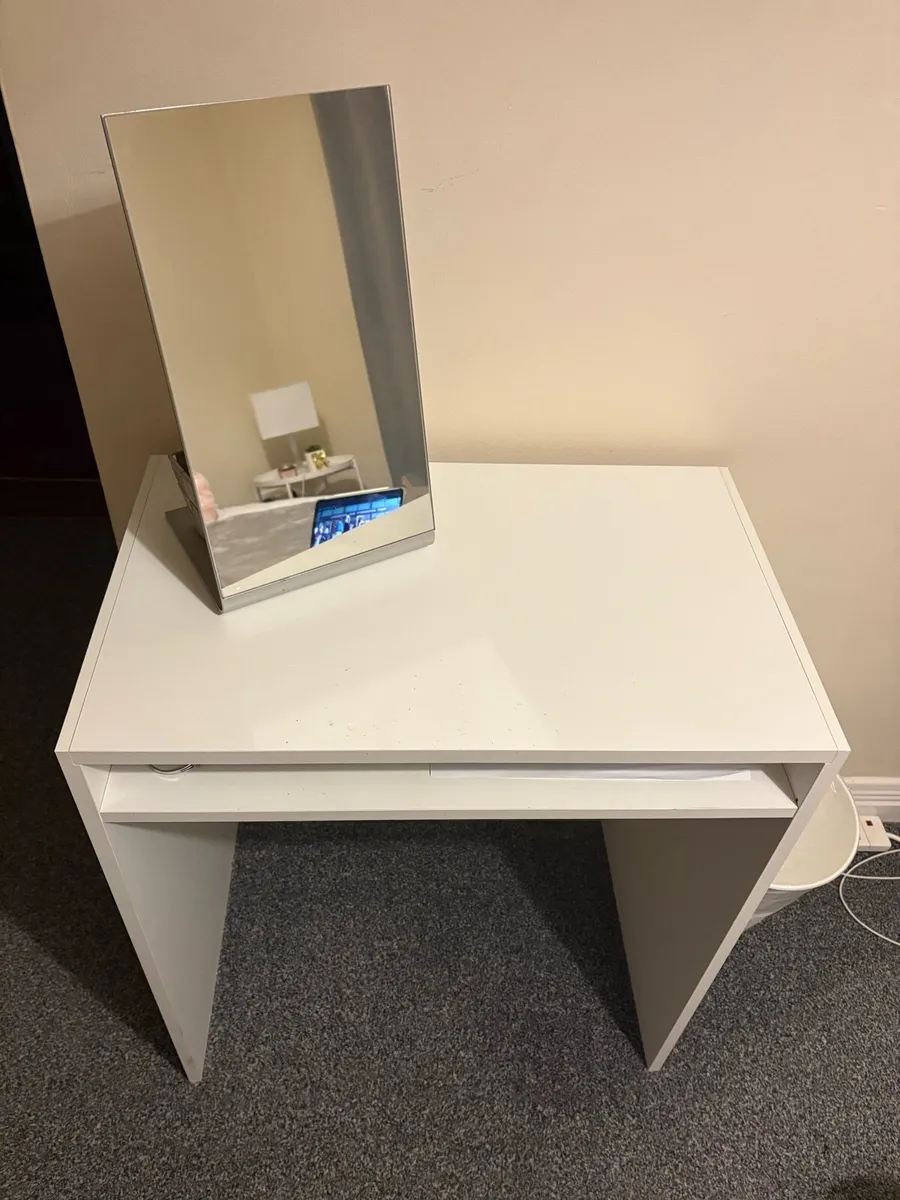 Mirror and desk - Image 3
