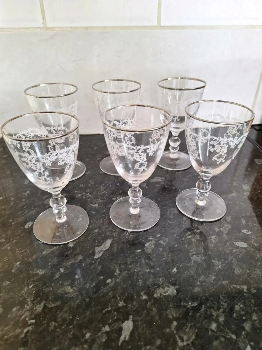Set of six vintage wine glasses - Image 1