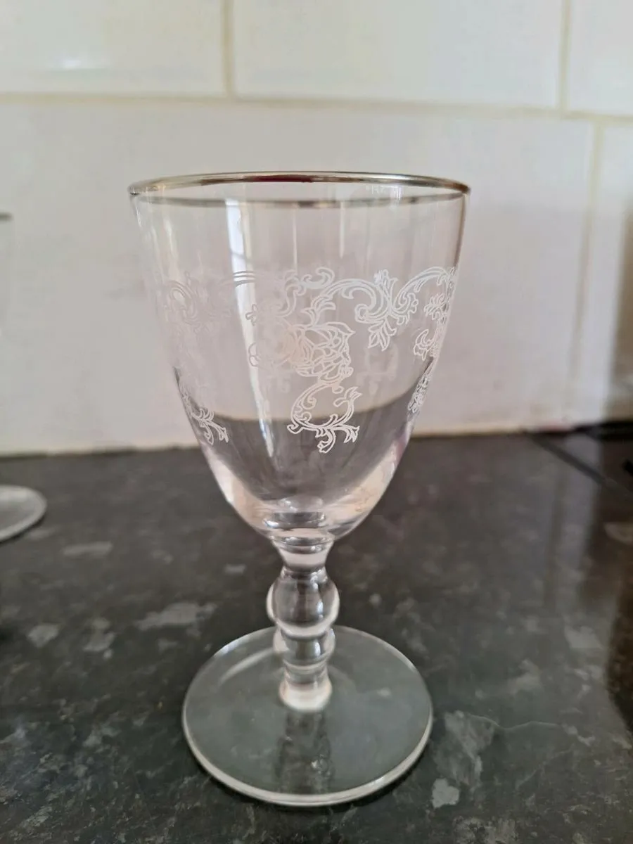 Set of six vintage wine glasses - Image 2