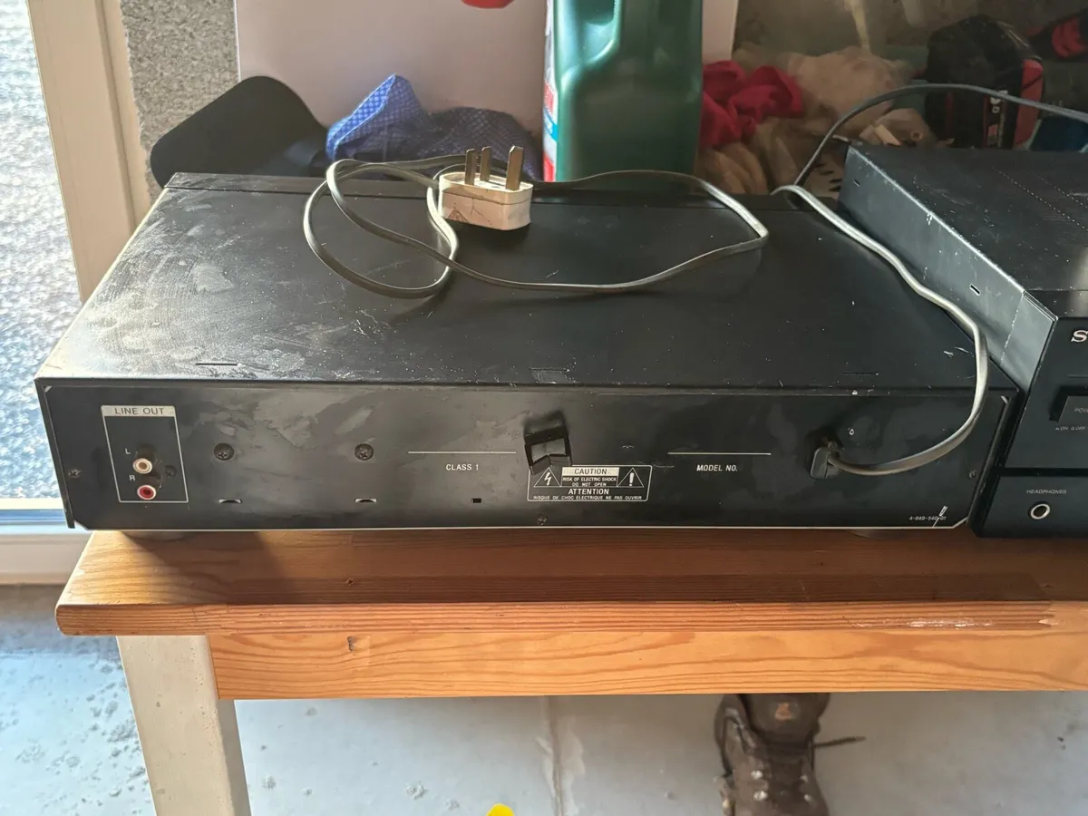 Hifi separates - Sony CD player - Image 3