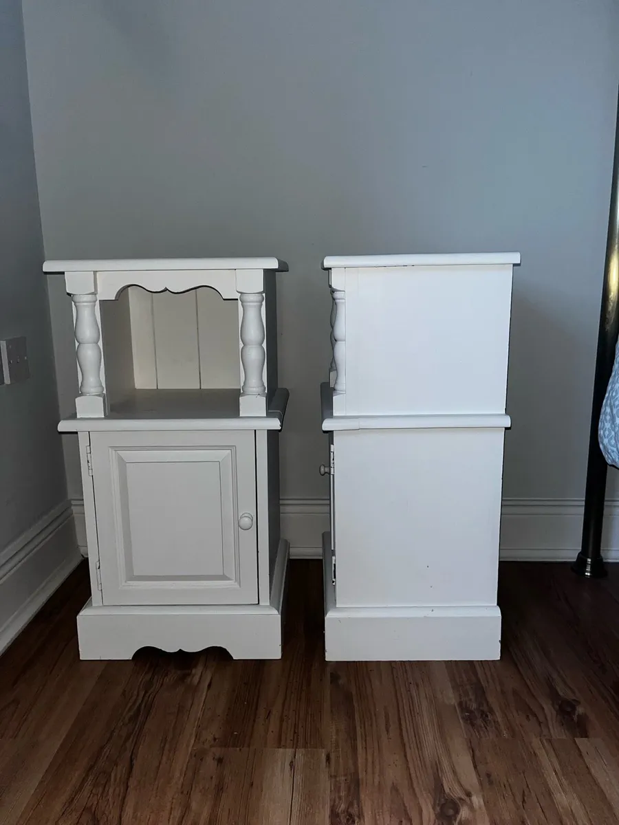 Two solid pine bedside lockers - Image 4