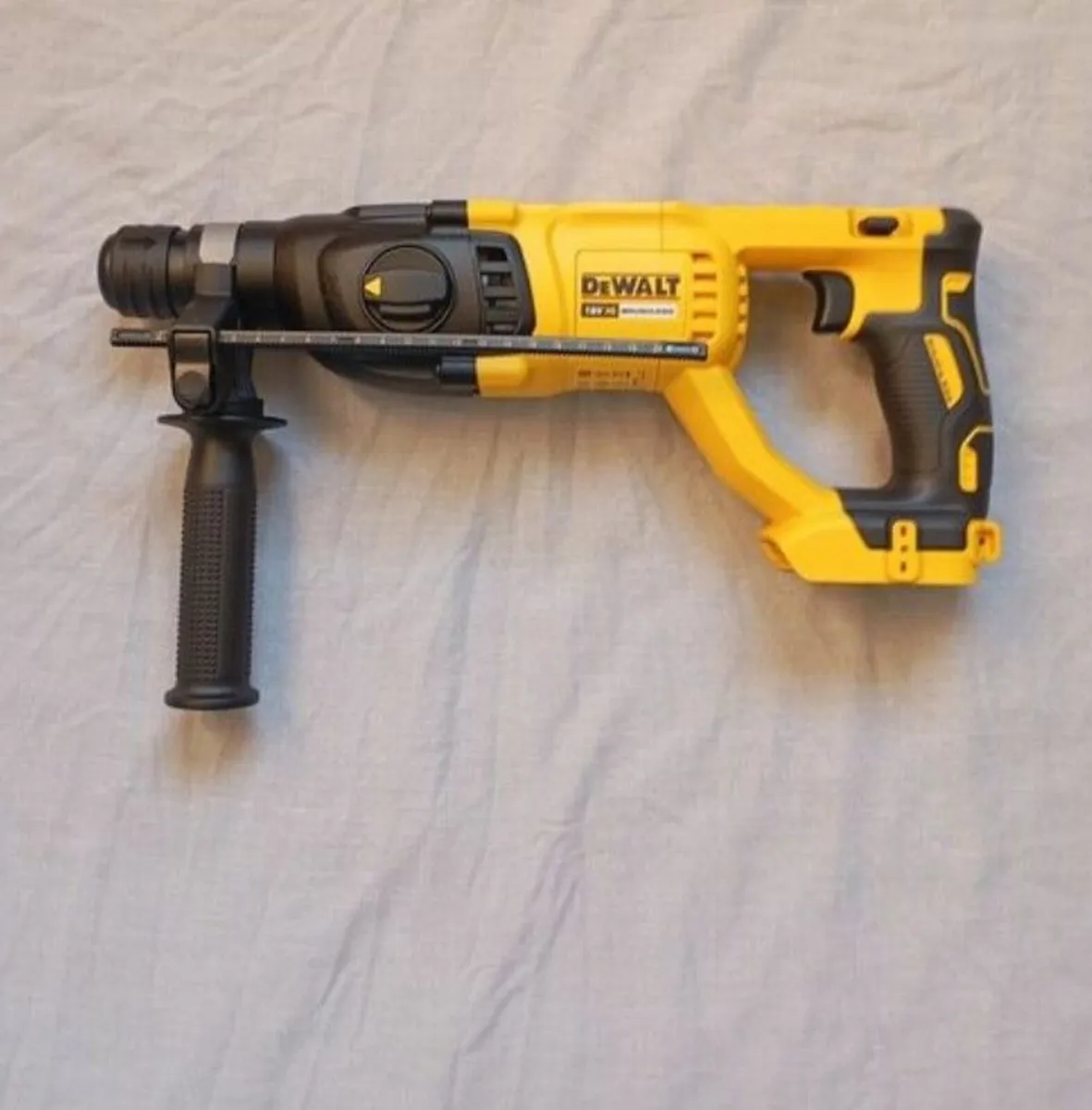 DeWalt dch033 SDS Masonry Drill - Image 2