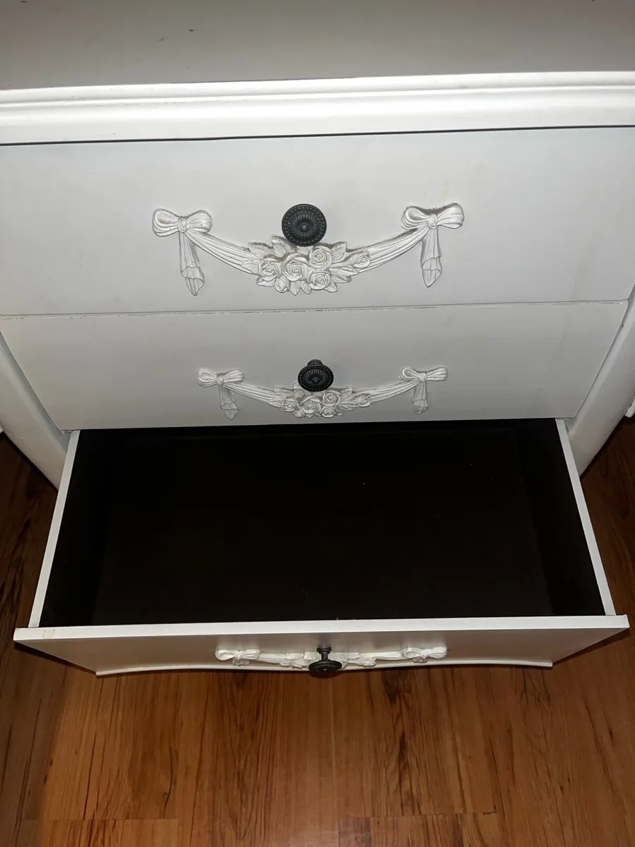 Cream/White three drawer unit - Image 3