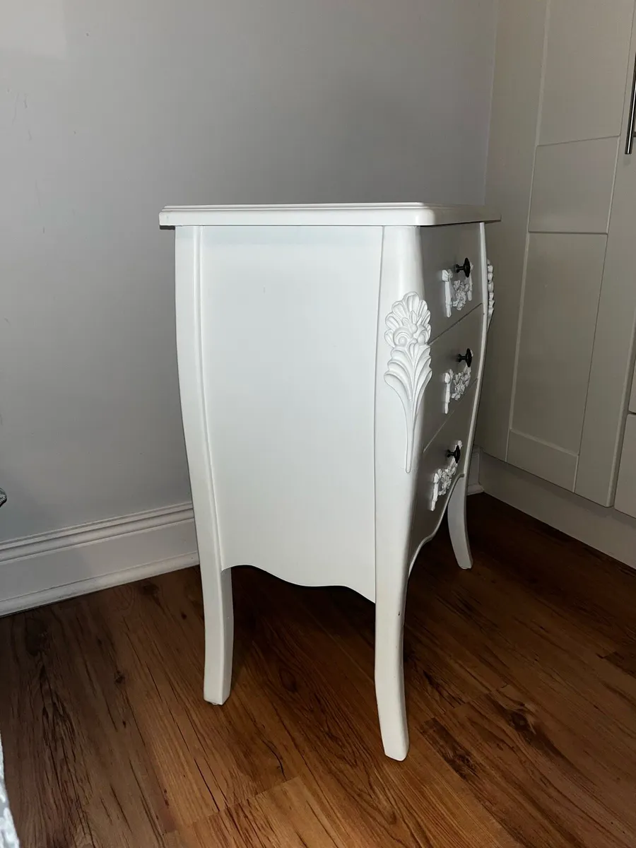 Cream/White three drawer unit - Image 4