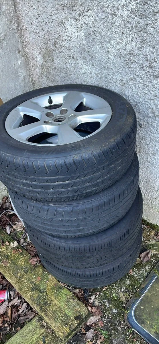 Ford alloy wheels - Image 3