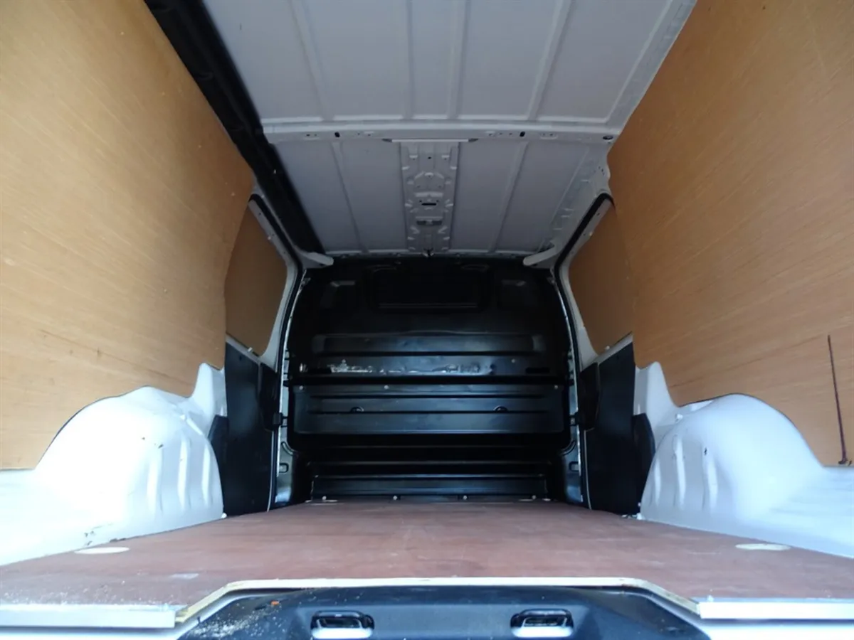 2022 Vauxhall Vivaro Panel Van - Image 3