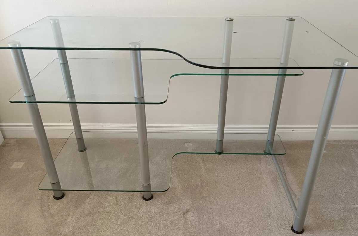 Glass computer desk - Image 1