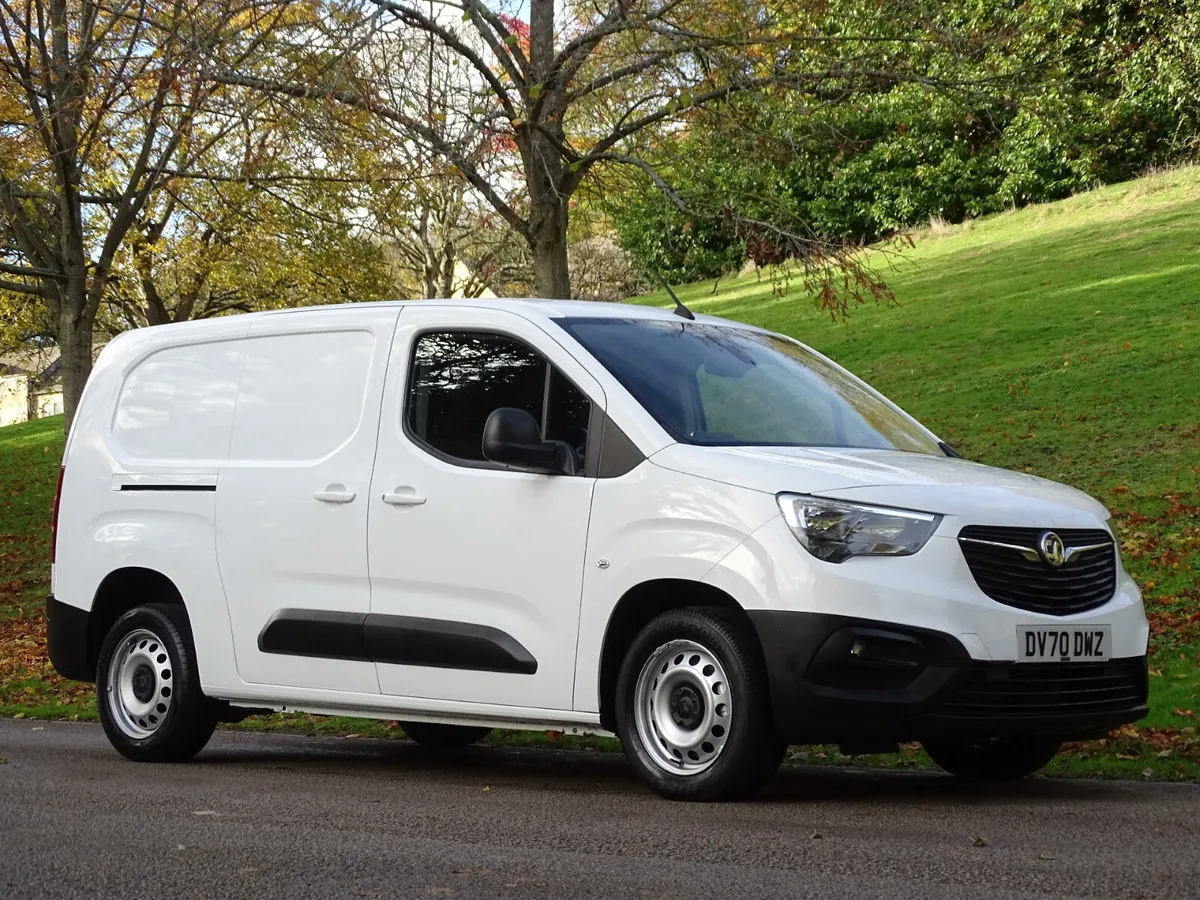 2020 Vauxhall Combo Panel Van - Image 3