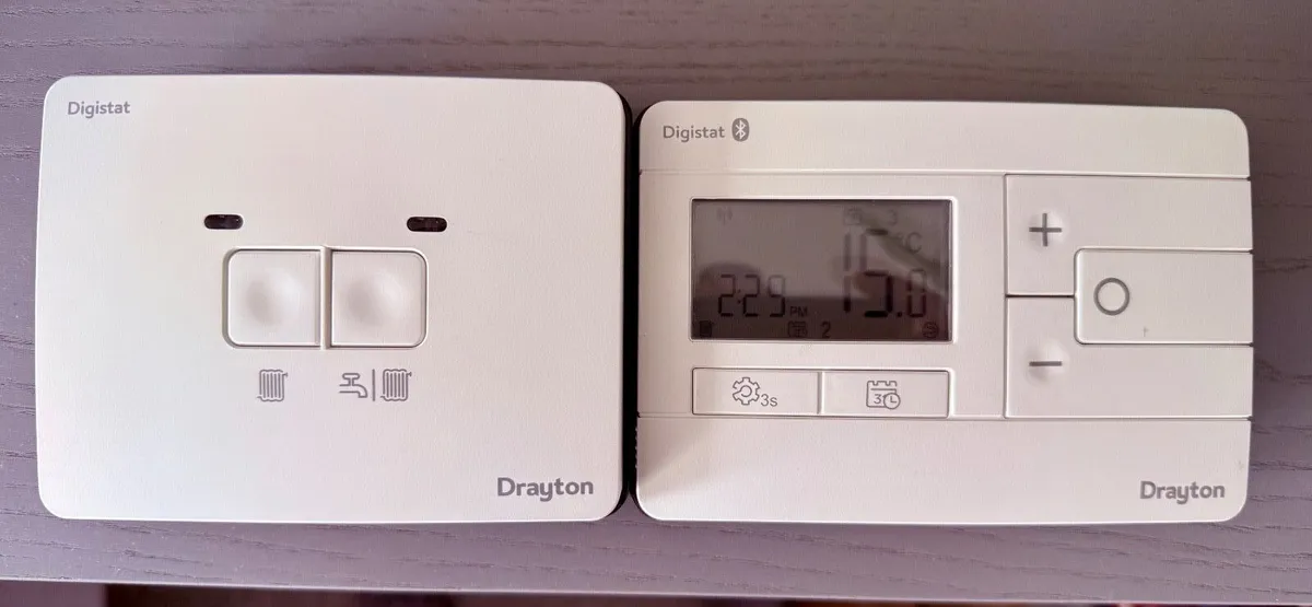 Heating and hot water thermostat wireless.