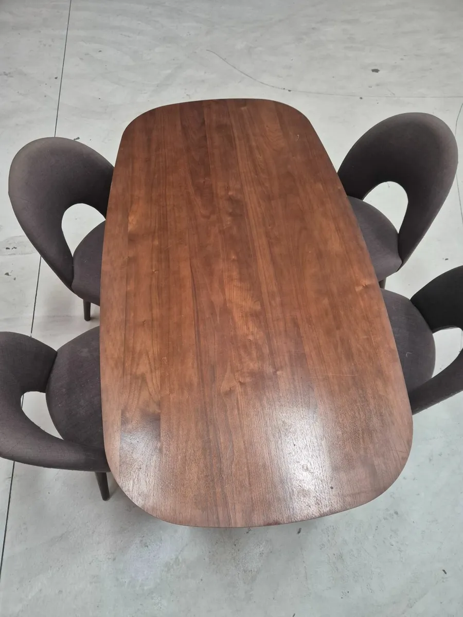 Dining table - Image 1