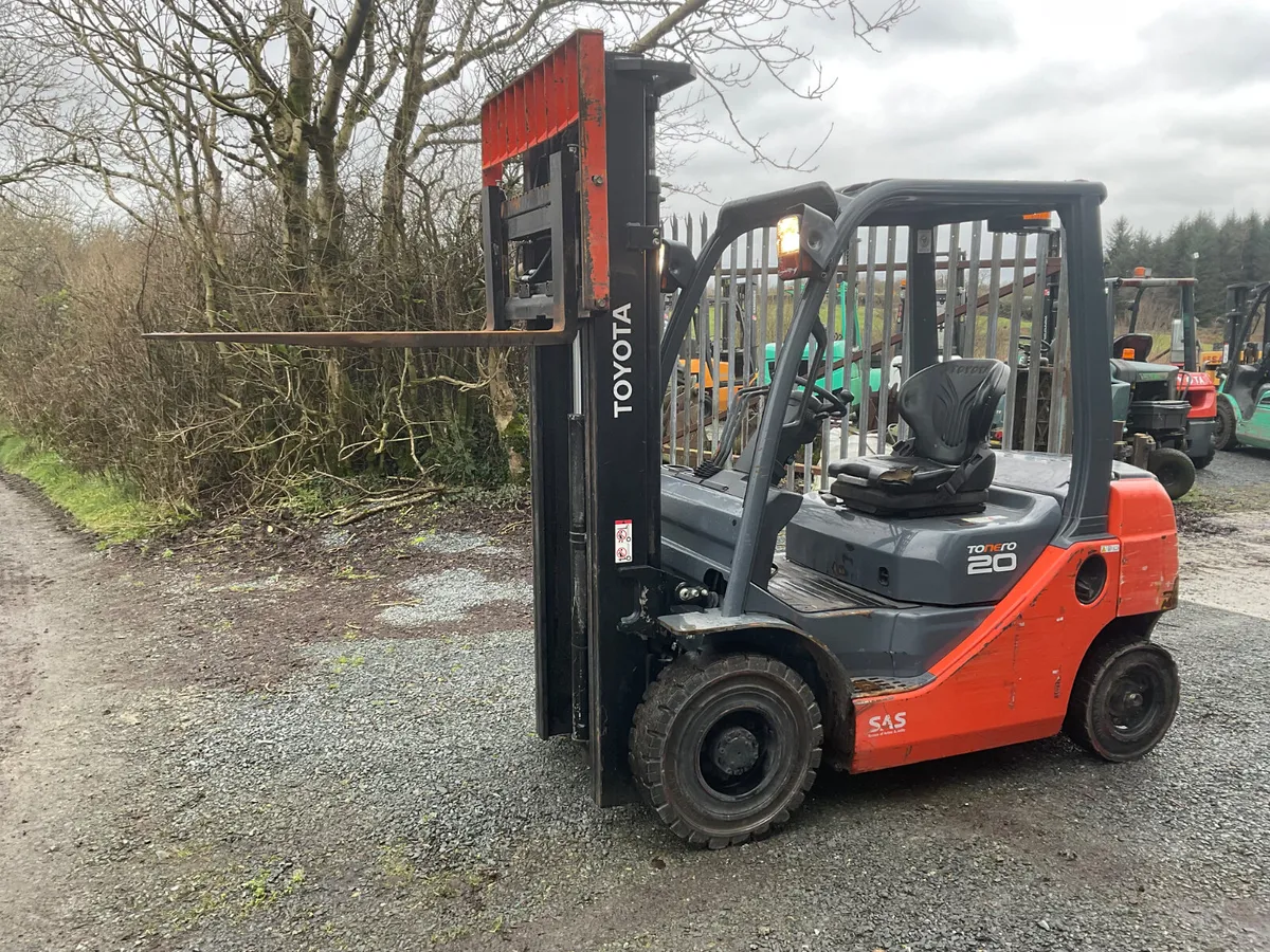 FORKLIFT - Image 1