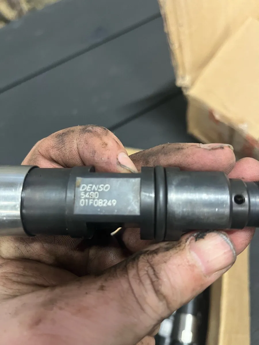 John Deere 6920 injectors - Image 2