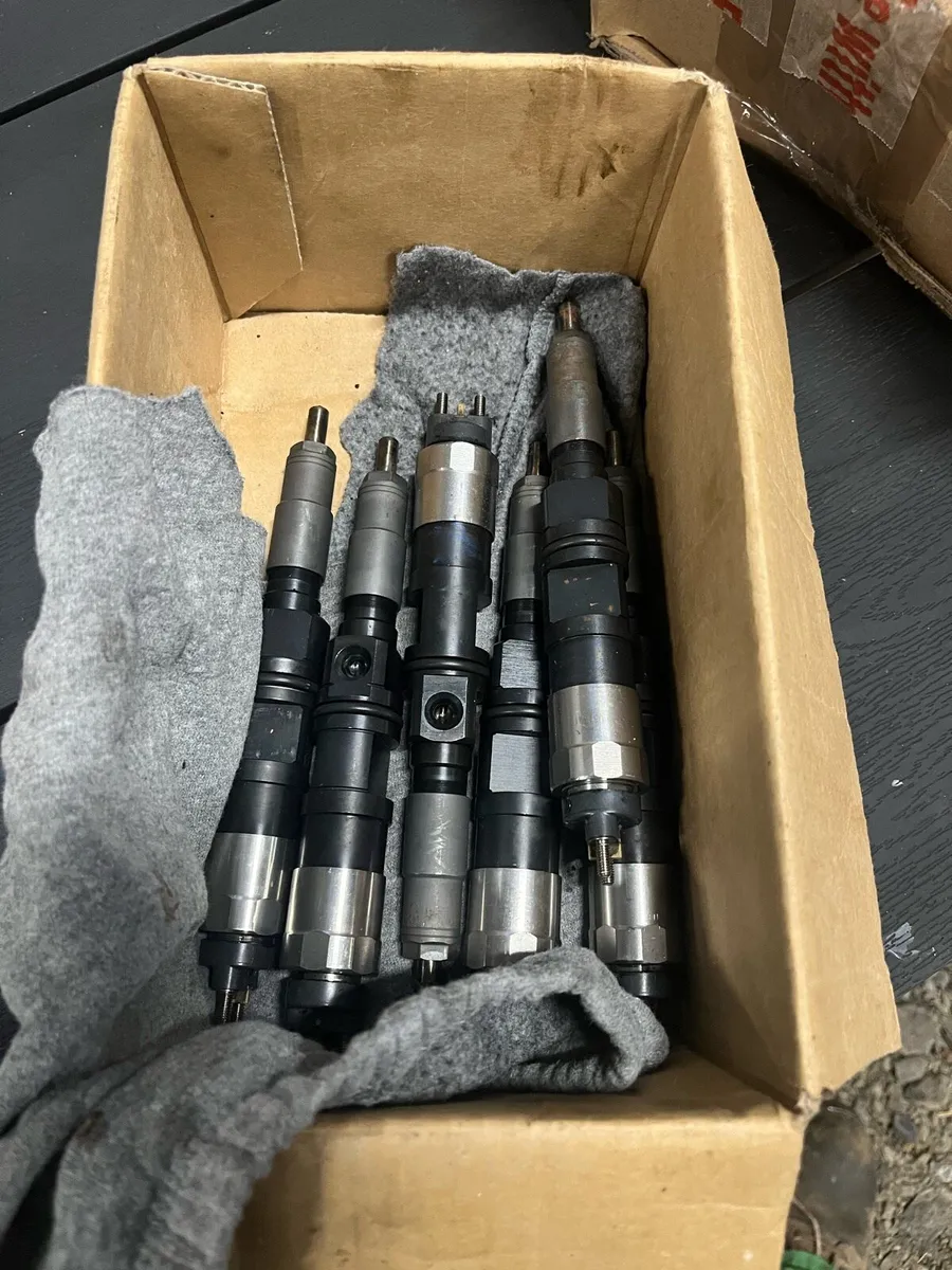 John Deere 6920 injectors - Image 3