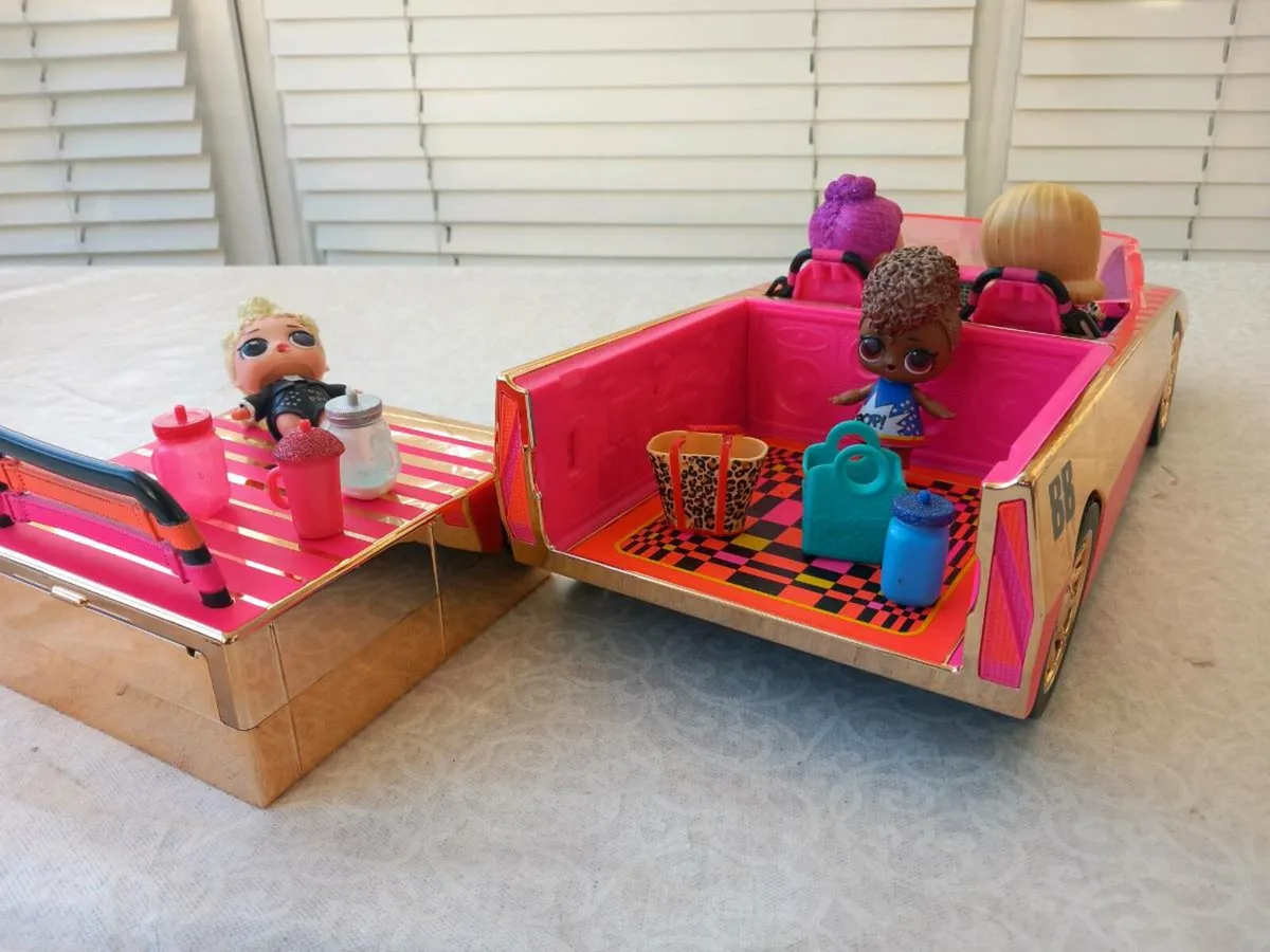 Lol house and car - Image 1