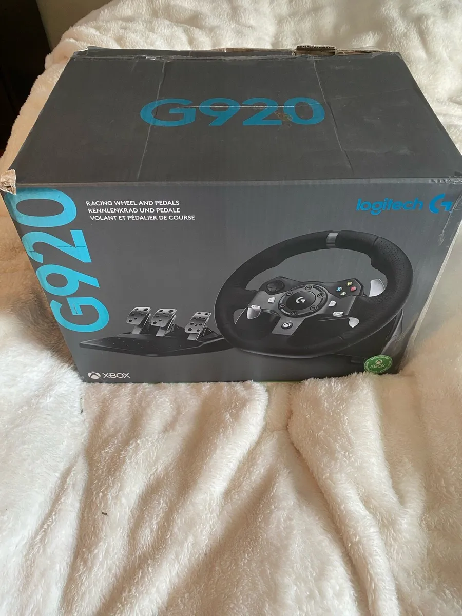 Logitech G920 steering wheel, pedals + gearstick - Image 2