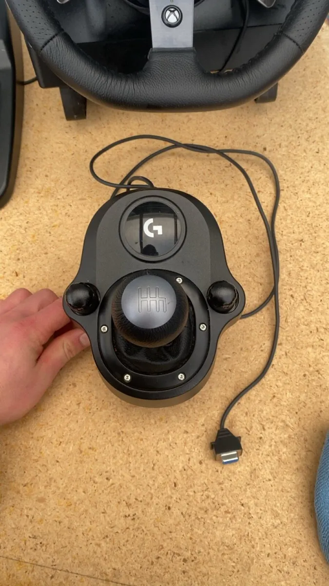 Logitech G920 steering wheel, pedals + gearstick - Image 4