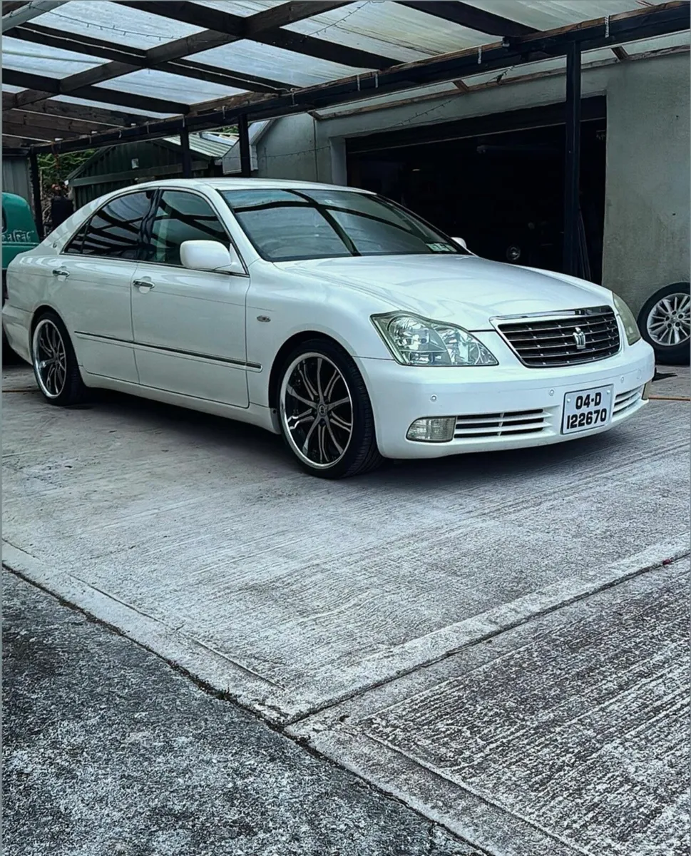 Toyota crown royal vip - Image 1