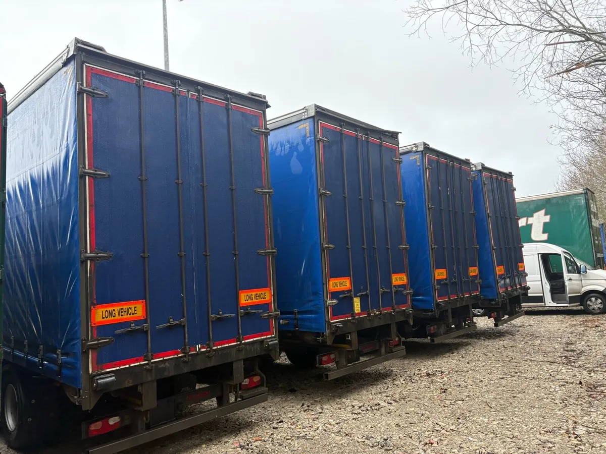 Choice of 6 Curtainside trailers - Image 2