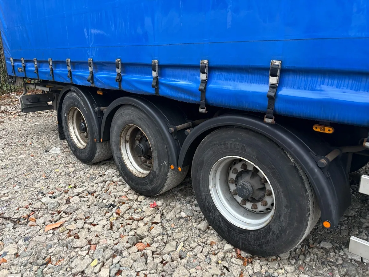 Choice of 6 Curtainside trailers - Image 3