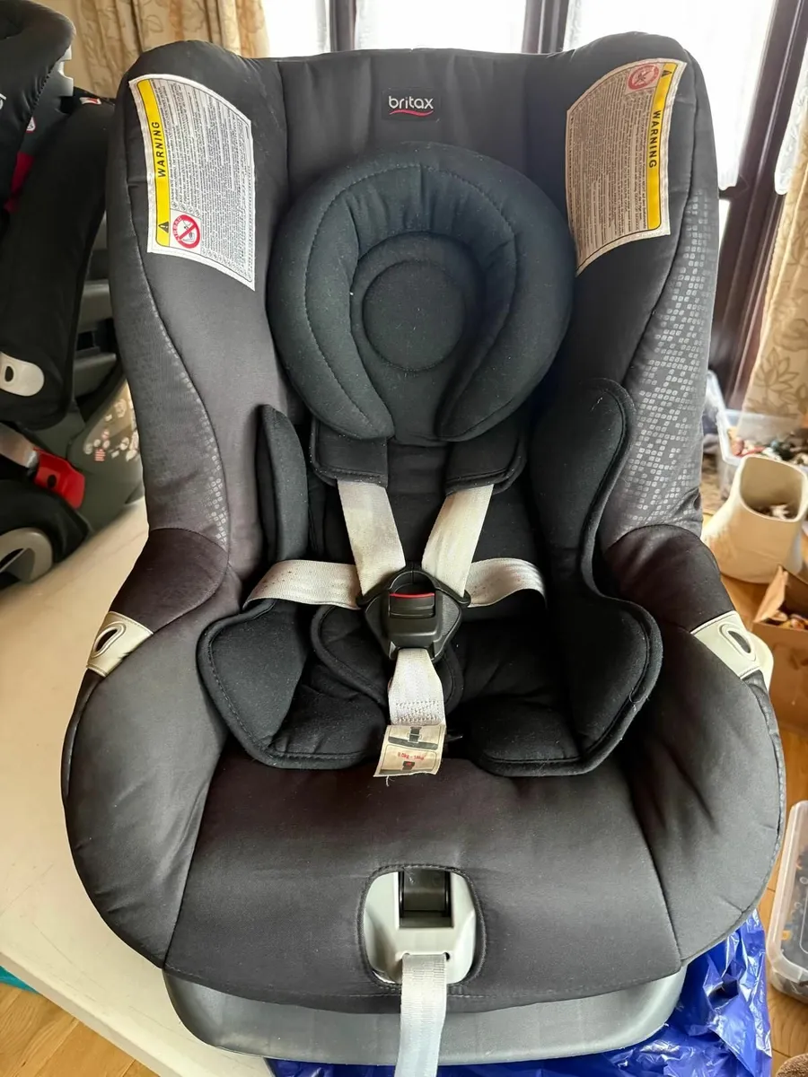 Children's car seat - Image 1