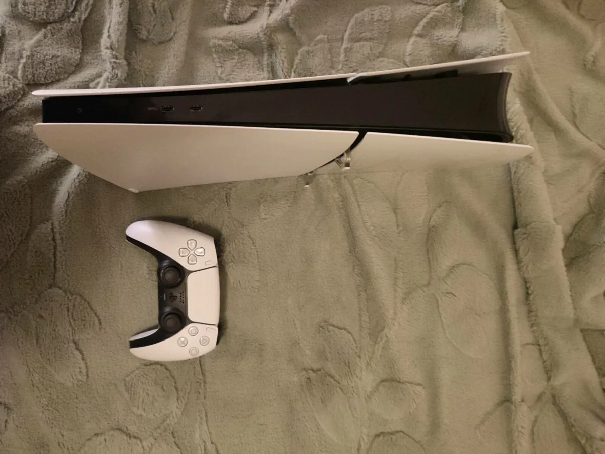 Ps5 slim 1TB Digital version - Image 2