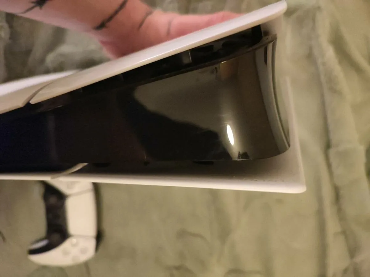 Ps5 slim 1TB Digital version - Image 3