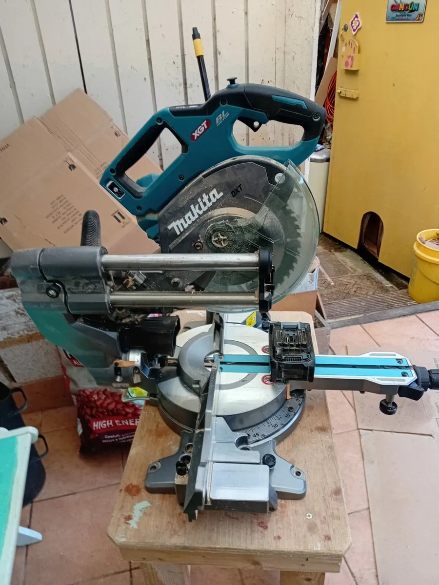 Cordless saw - Image 1