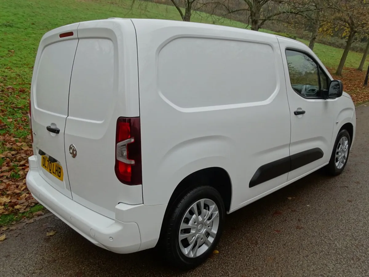 2020 Vauxhall Combo Panel Van - Image 3