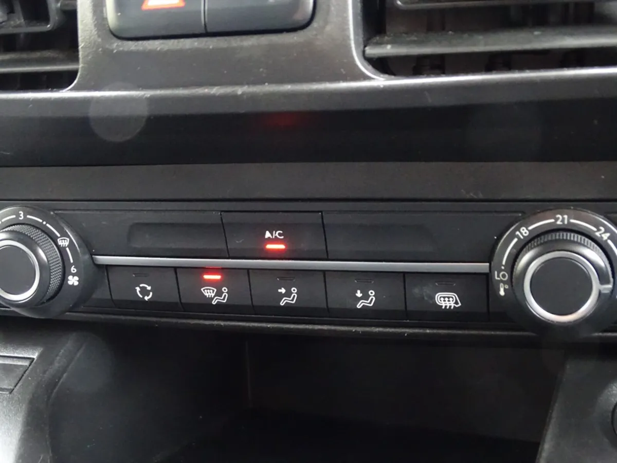 2020 Vauxhall Combo Panel Van - Image 2