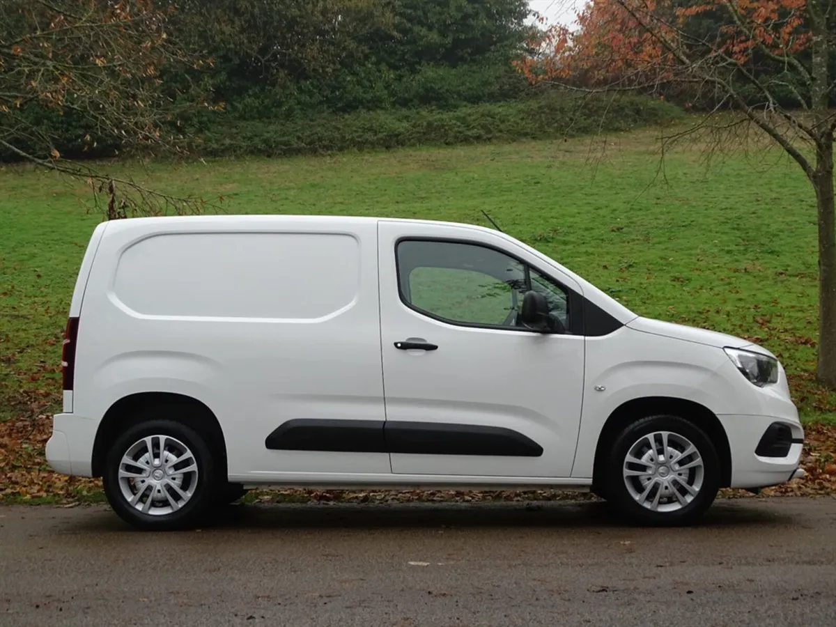 2020 Vauxhall Combo Panel Van - Image 4