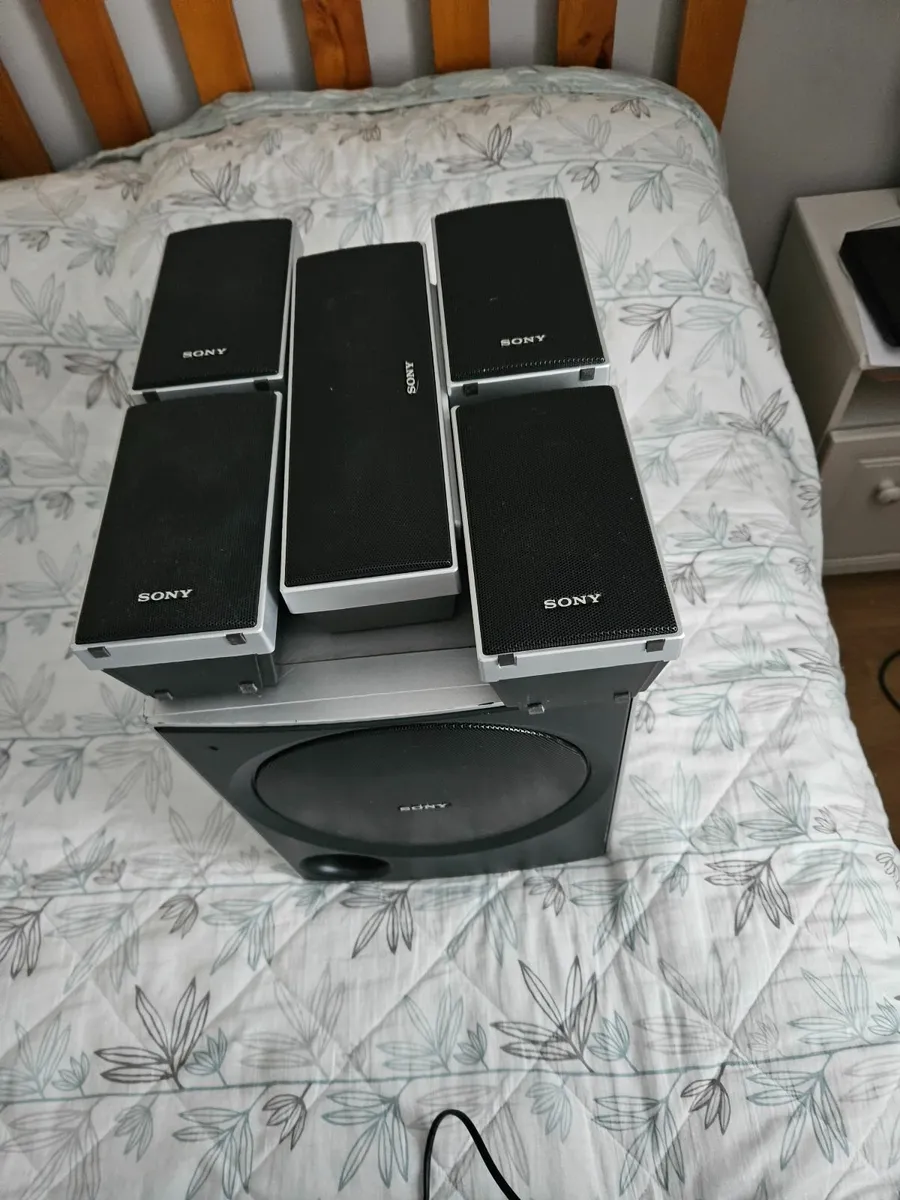 Sony Subwoffer with 5-1 speaker set. - Image 3