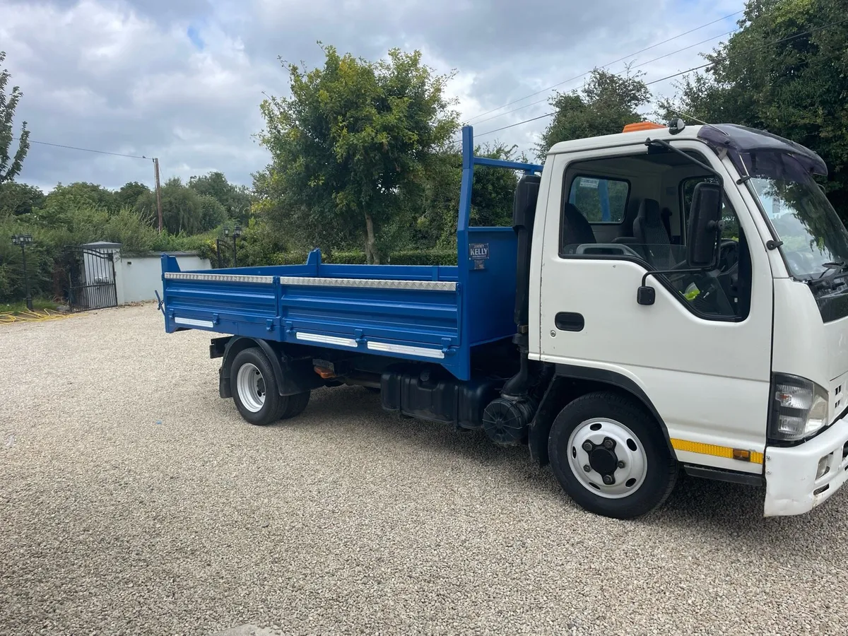 Isuzu npr - Image 1