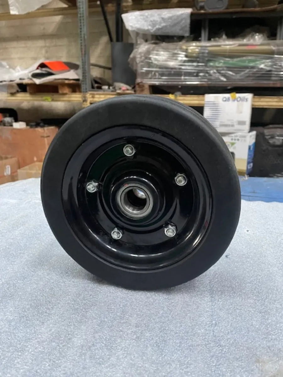 FINISHING MOWER WHEEL - Image 1