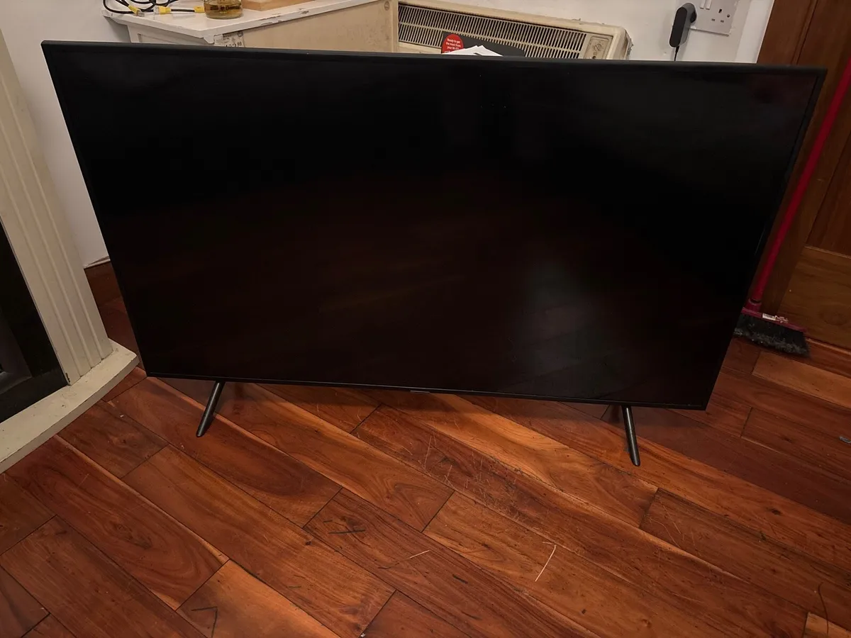 Samsung 55” TV – Broken Screen – For Parts - Image 3