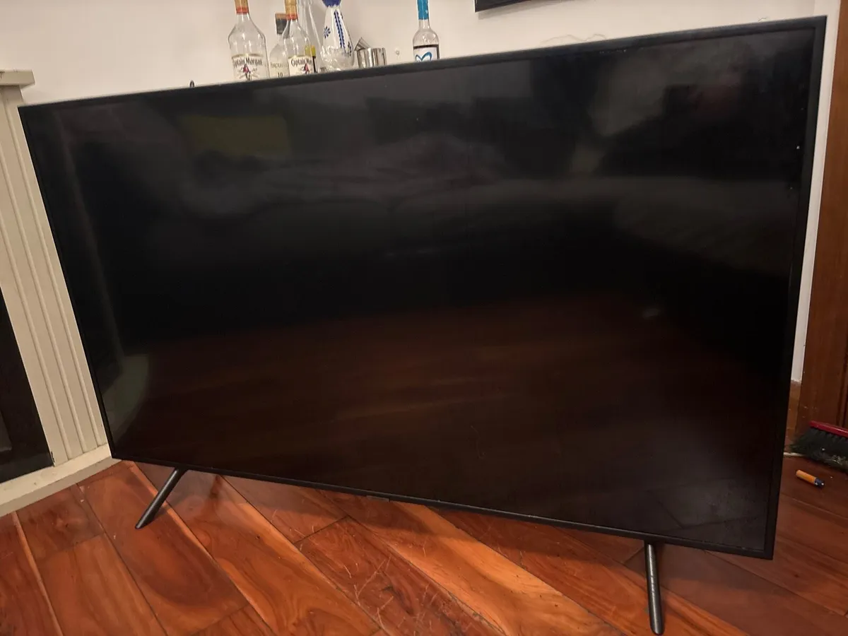 Samsung 55” TV – Broken Screen – For Parts - Image 1