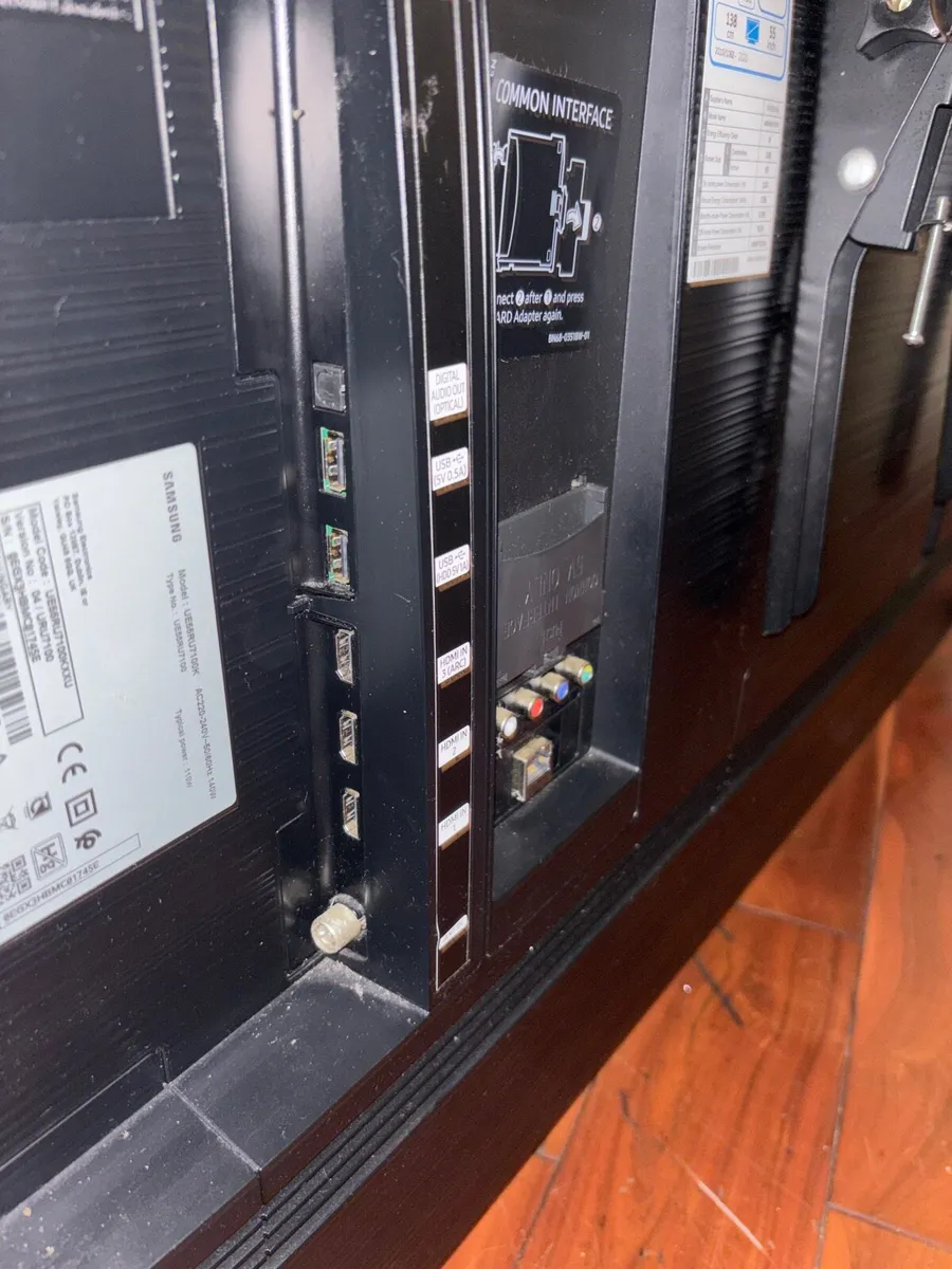 Samsung 55” TV – Broken Screen – For Parts - Image 4