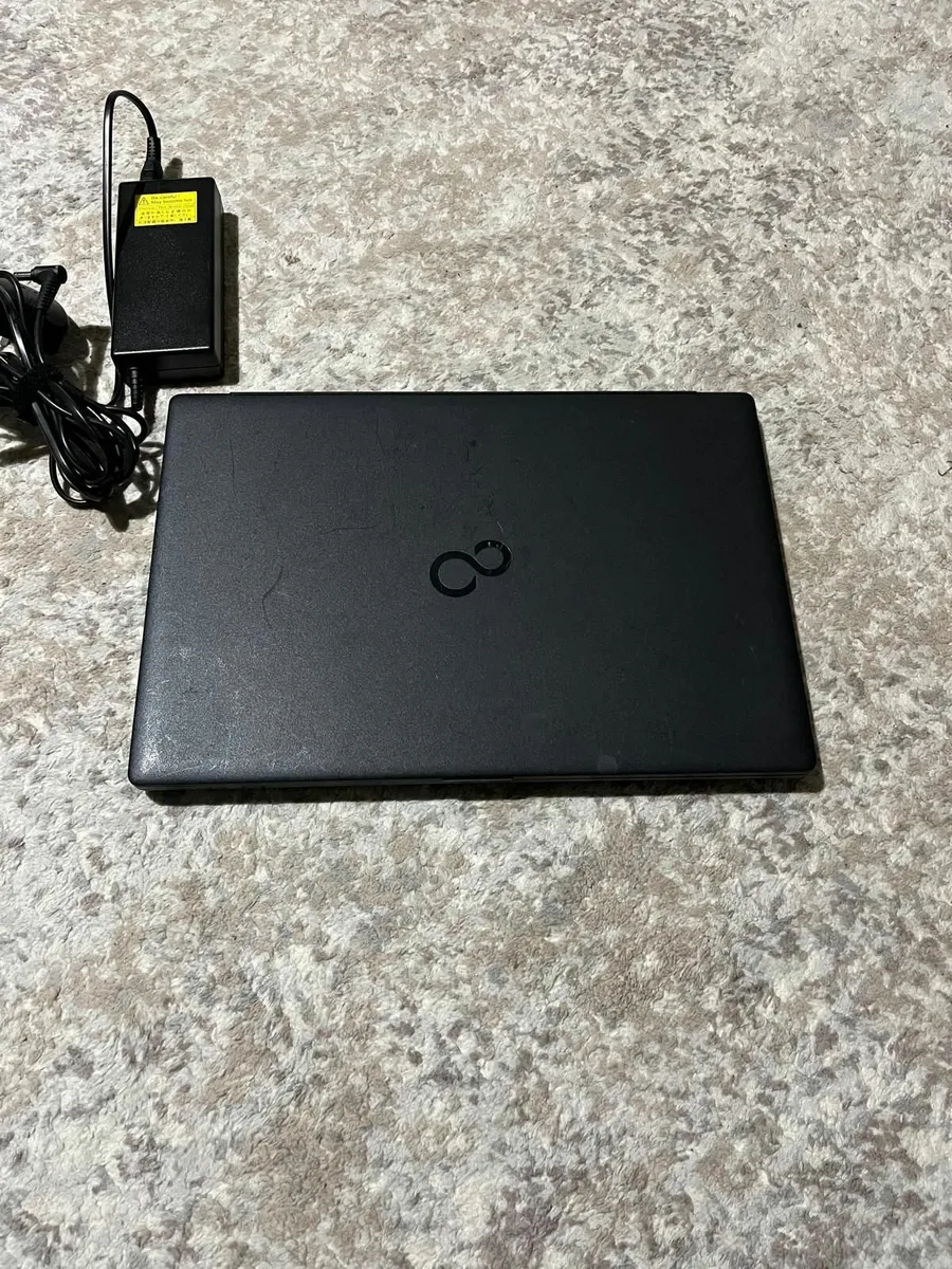 Laptop Fujitsu LifeBook A3510 Intel Core i5-10gen - Image 3