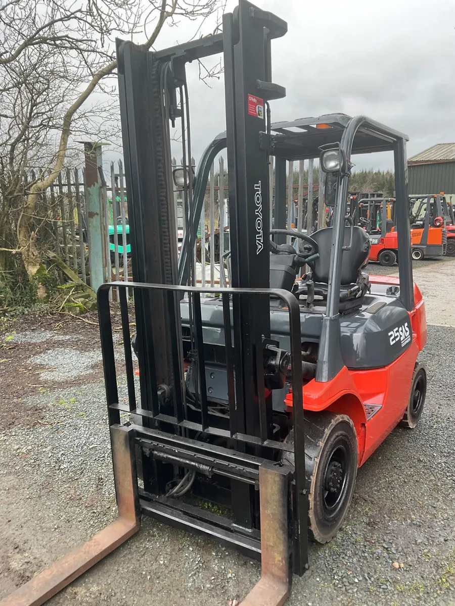 FORKLIFT - Image 1