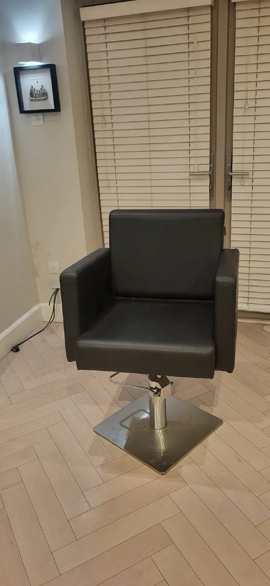 Barber chair - Image 2