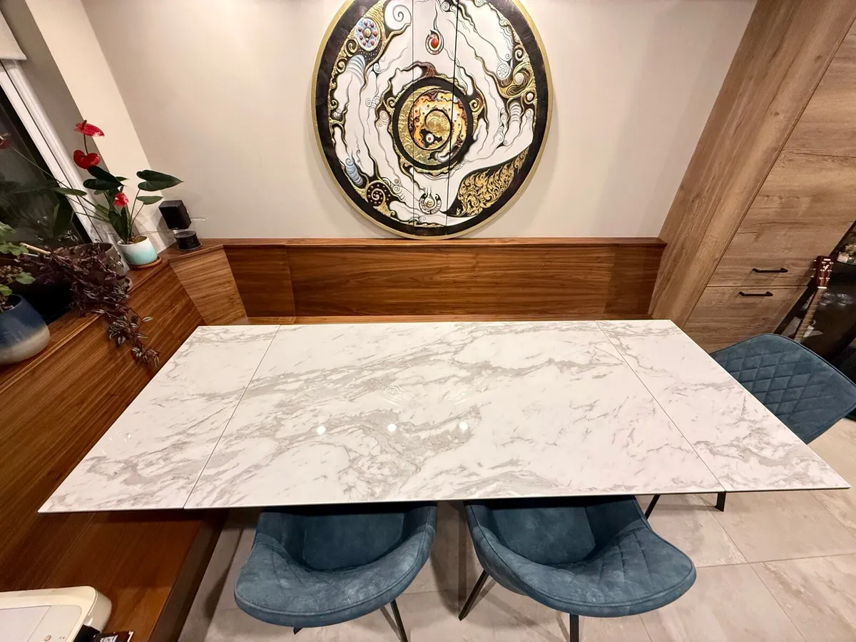 Stunning ceramic marble table - Image 1