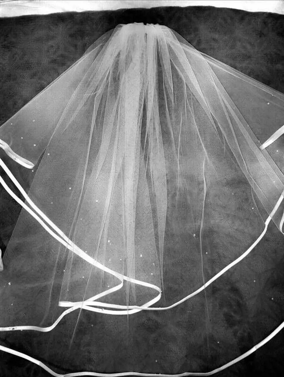 Communion dress and accessories - Image 4