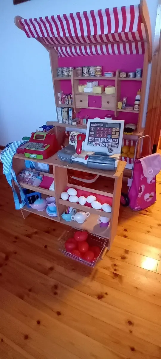 Toy shop cafe - Image 1