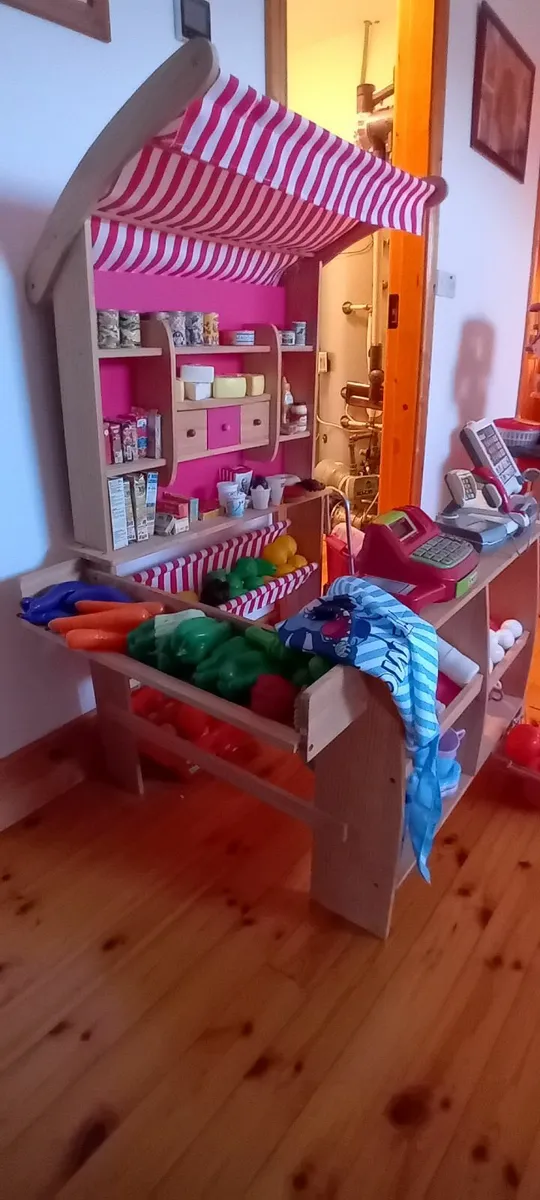 Toy shop cafe - Image 2