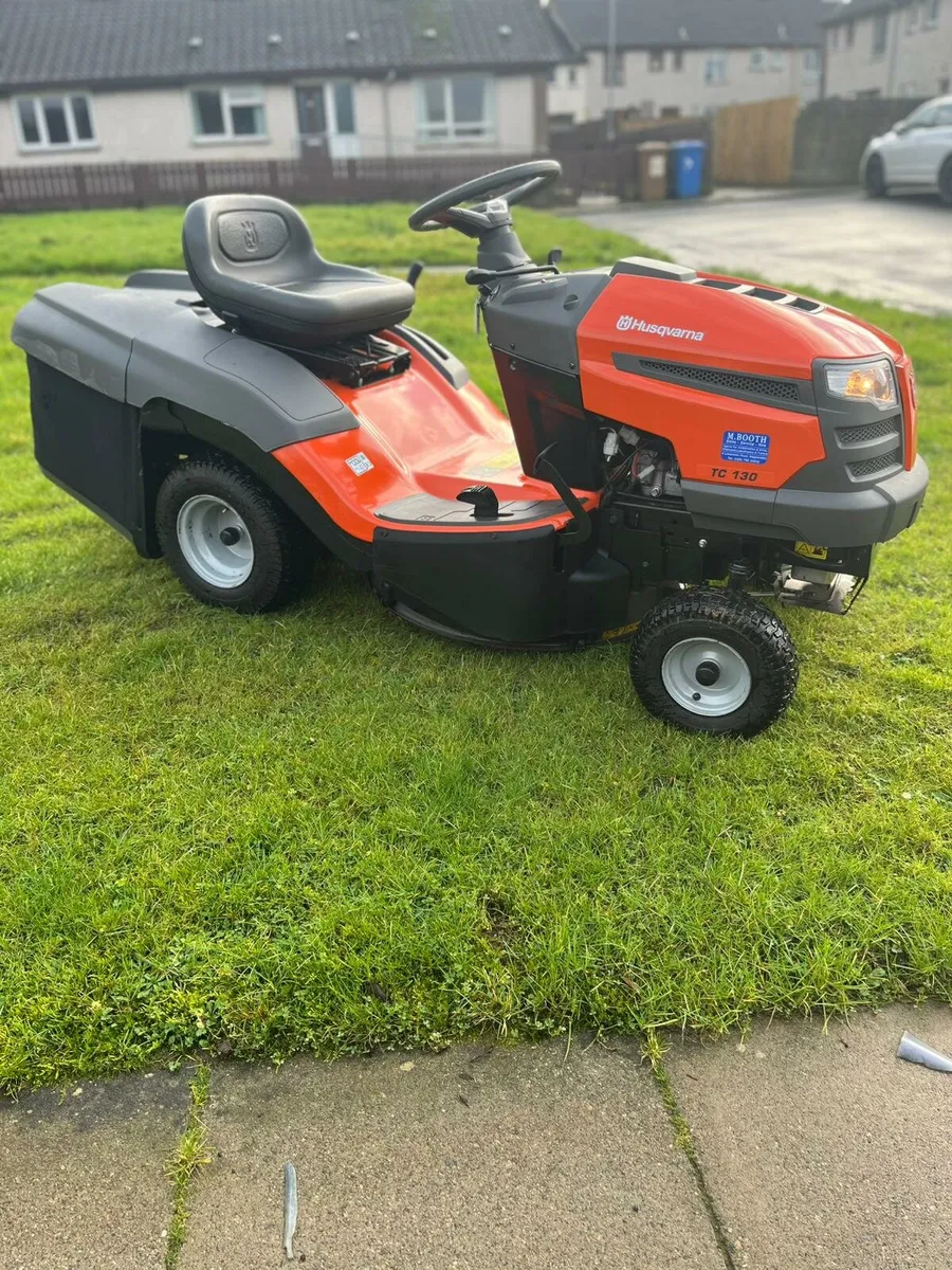Husquvarna petrol ride on lawnmower - Image 3